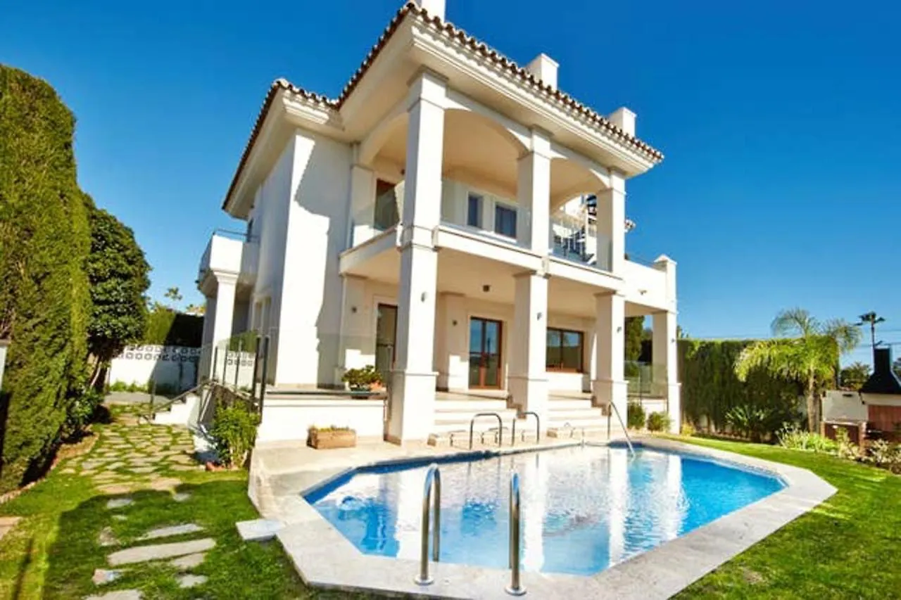 Elegant Villa Marbella + Pool location
