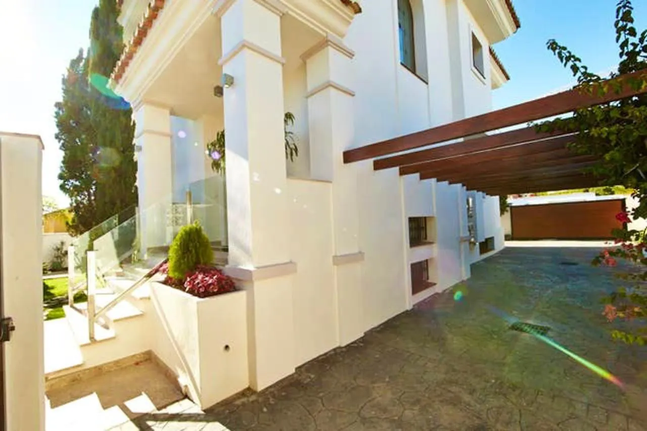 Elegant Villa Marbella + Pool